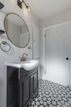 Building Photo - 1110 Clower-