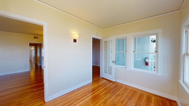 Building Photo - San Francisco Living at Its Finest