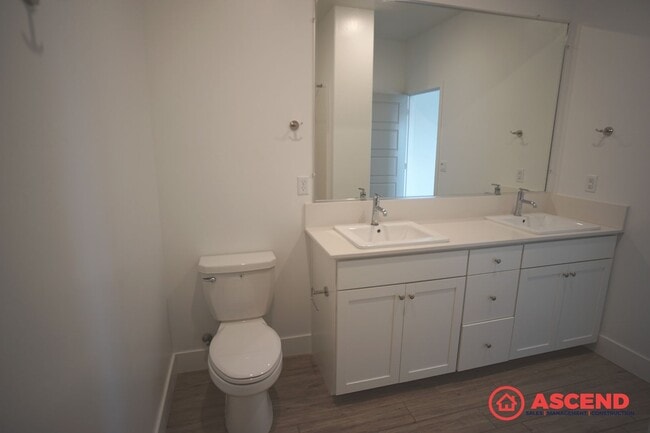 Building Photo - Spacious 5-Bedroom Home in Gossamer Grove with Solar & Modern Kitchen