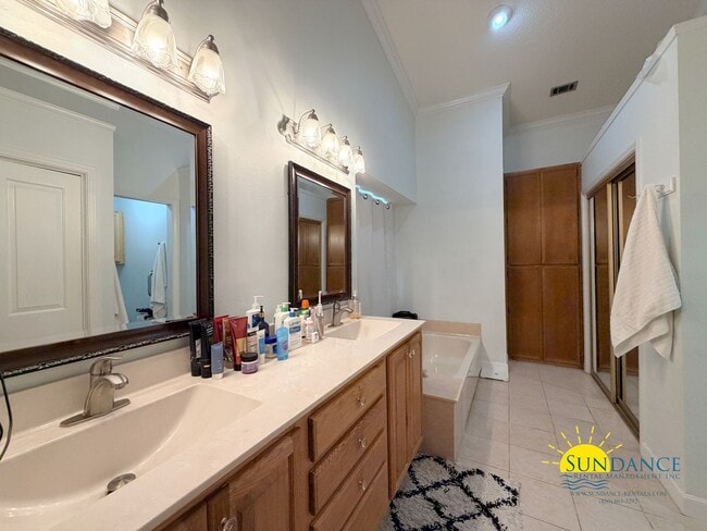 Building Photo - Charming 3BR Home in Mary Esther Near Hurlburt Field!
