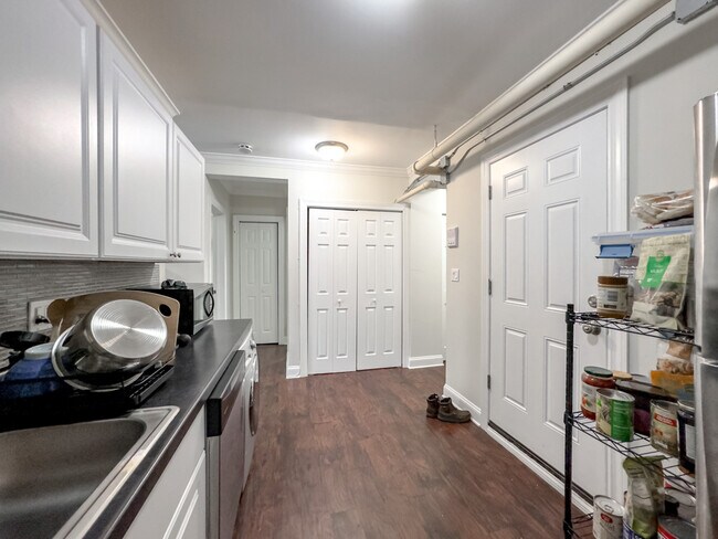 Building Photo - 2131 W Giddings St