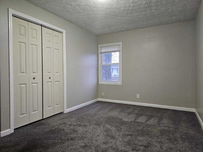 Building Photo - 3 bed 1 bath home for rent!