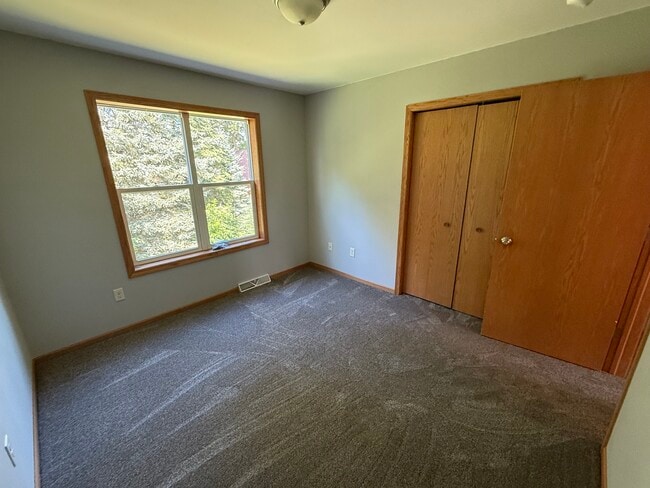 Building Photo - 6725 Wolf Hollow Rd