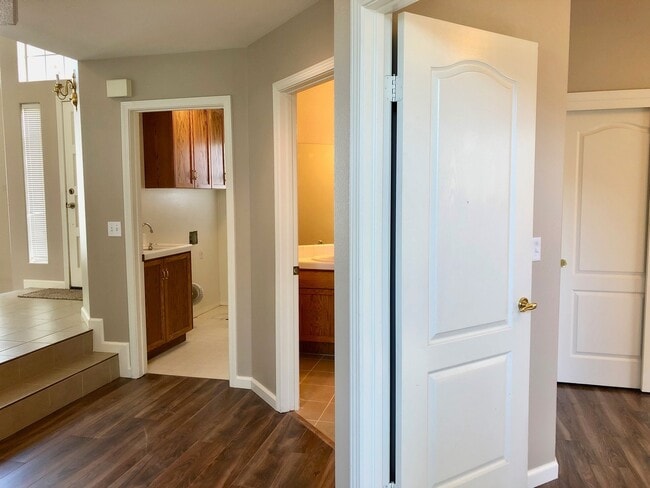 Building Photo - $2,550 Champlain & Shepherd, 4 Bedroom hom...