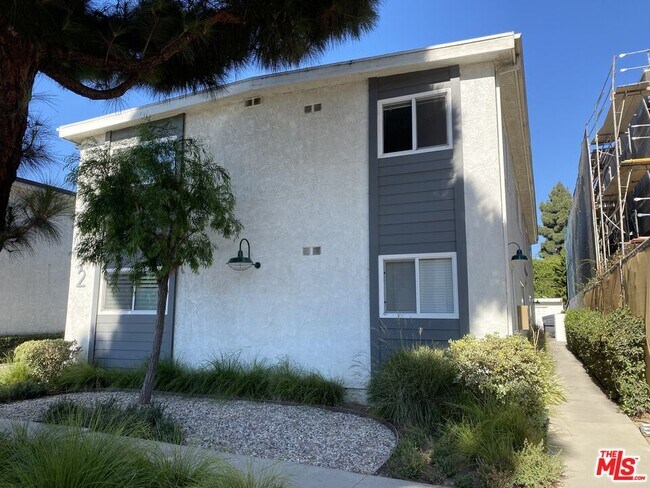 Building Photo - 3332 Helms Ave