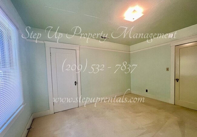 Building Photo - Beautiful 1920's 3 Bed 1 Bath Home Within ...