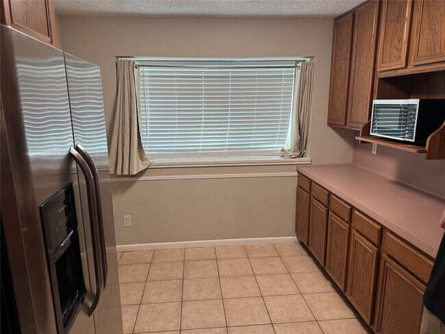Building Photo - 5814 Viking Dr