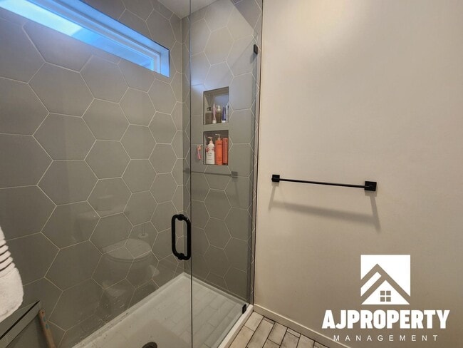 Building Photo - 5304 S Spirea Ave