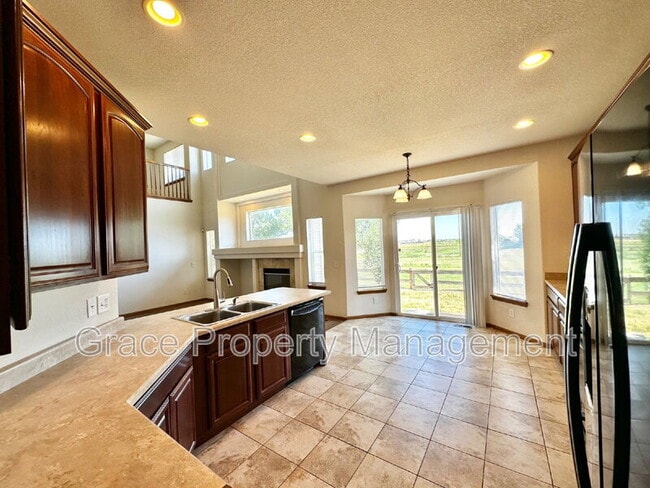 Building Photo - 2523 E 150th Pl