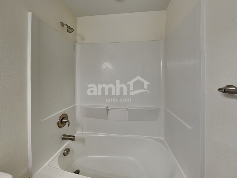 Building Photo - 313 Pine Terrace Dr