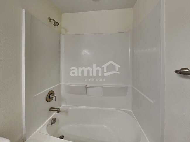 Building Photo - 313 Pine Terrace Dr