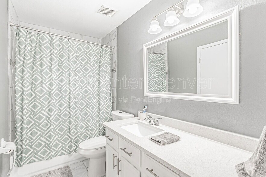 Building Photo - 18747 E Carmel Cir