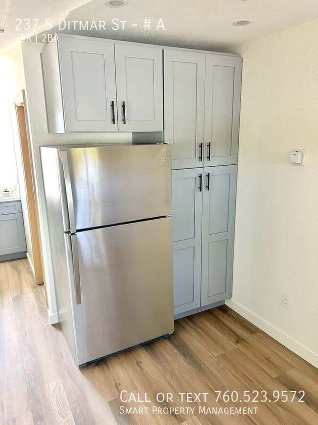 Building Photo - 237 S Ditmar St