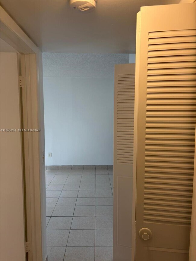 Building Photo - 6820 W Flagler St