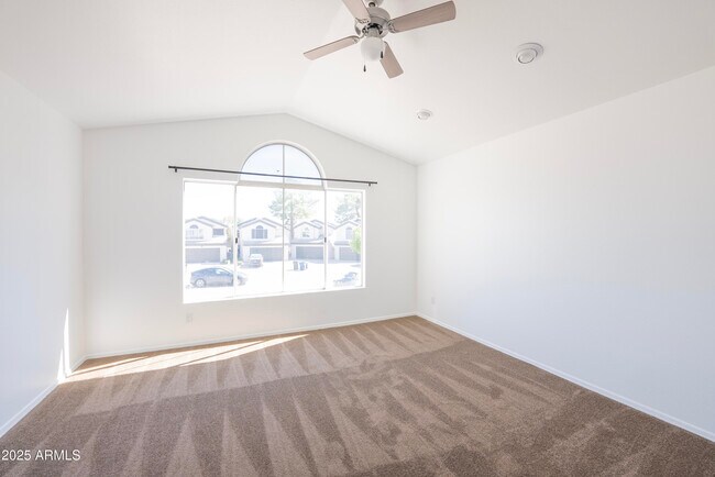 Building Photo - 413 S Sunrise Dr