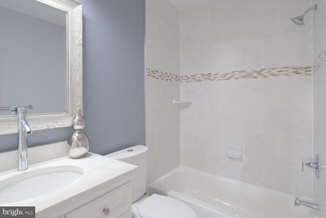 Building Photo - 704 Ingraham St NW