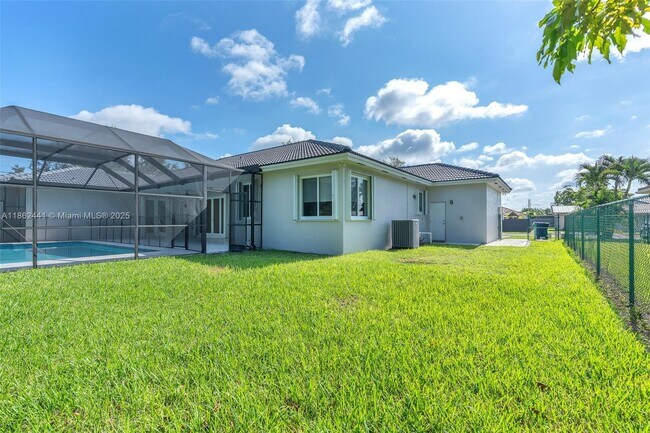 Building Photo - 6402 SW 93rd Pl
