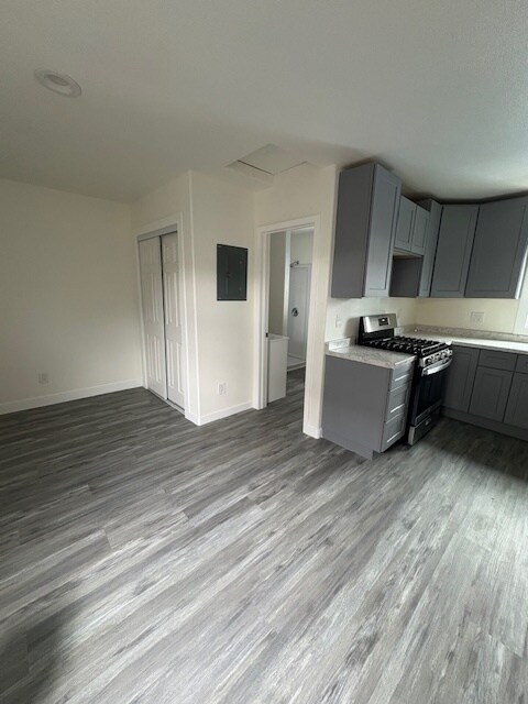 Building Photo - 10428 Somerset Blvd