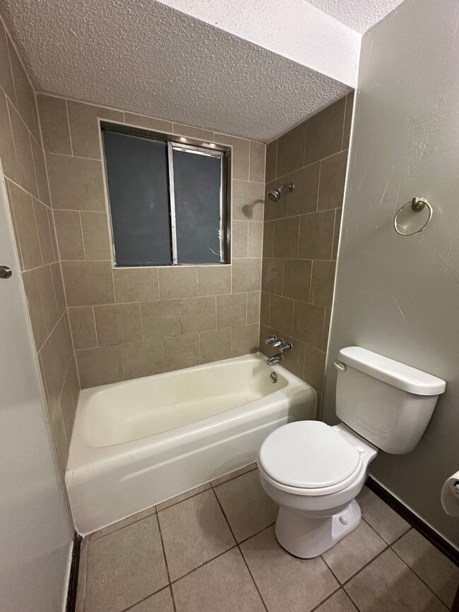 Building Photo - 3 Bed 1 Bath Brick Home with 1 Car Garage