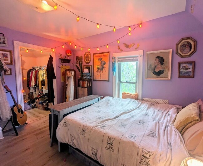 Building Photo - 1802 W 3rd St