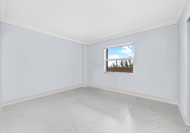 Building Photo - 3581 S Ocean Blvd