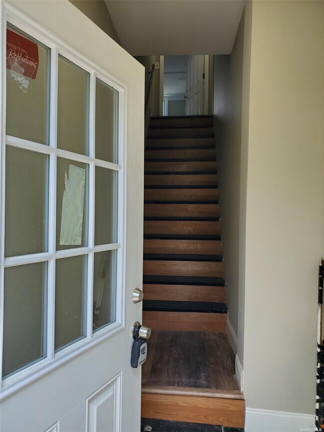 Building Photo - 37 Maplewood Rd