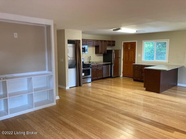 Building Photo - 2403 Meadow Dr