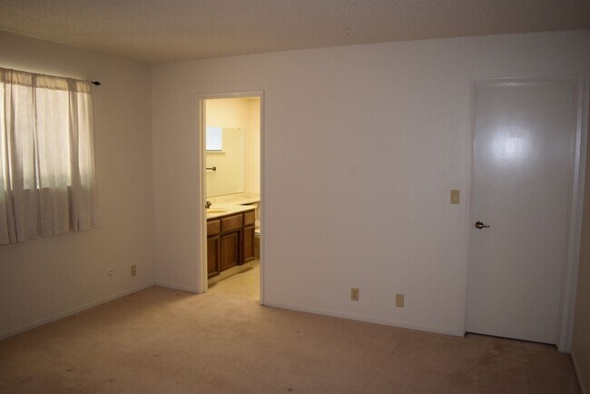 Building Photo - 6051 Roloff Way