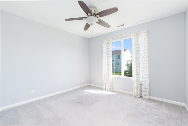 Building Photo - 1692 Fredericksburg Ln