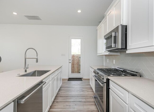 Building Photo - 526 Dry Fork Ln