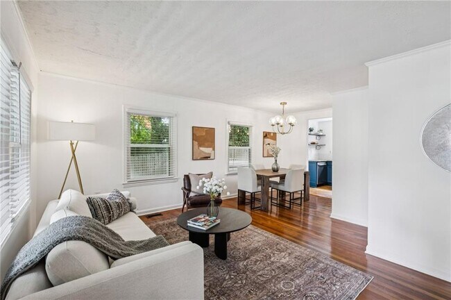 Building Photo - 1136 Gilbert St SE