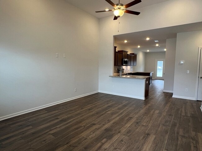 Building Photo - 967 Horse Mountain Rd