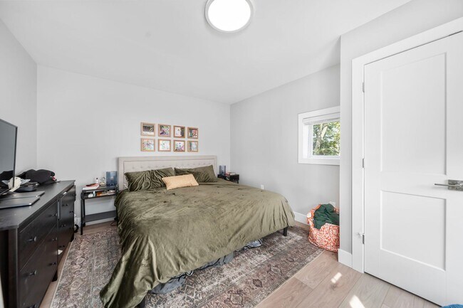 Building Photo - EAST FRANKLINTON ARTIST DISTRICT!  SUNNY N...