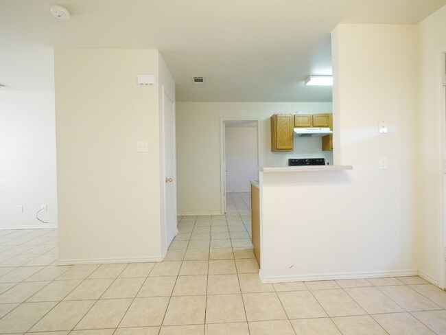 Building Photo - 1621 Inca Dr