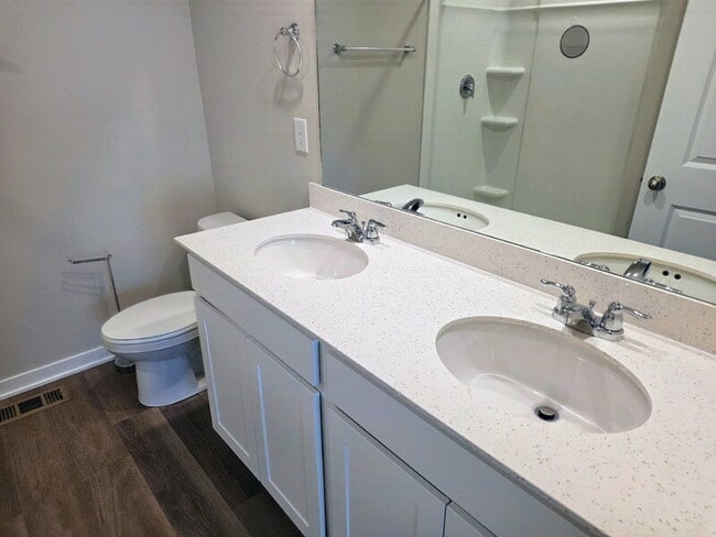 Building Photo - 1724 Southbridge Dr