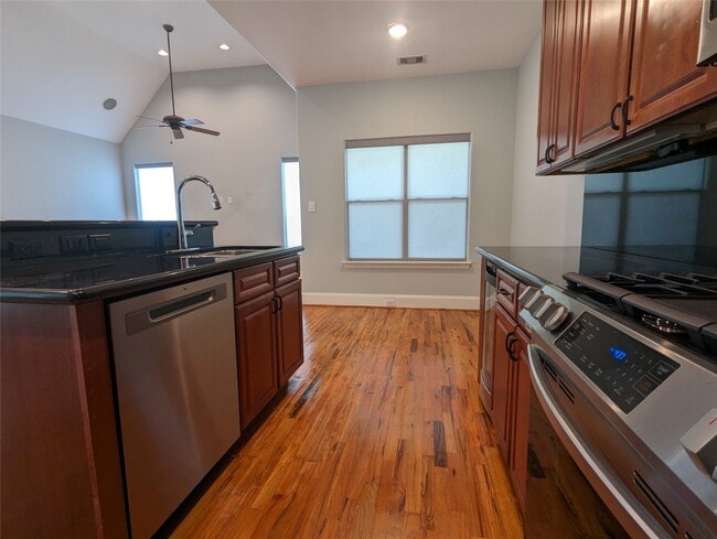 Building Photo - 330 Cage St