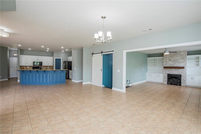 Building Photo - 14198 Rolling Hills Dr