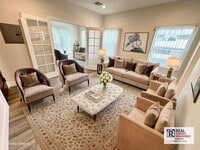 Building Photo - ***1 Bed 1 Bath apartment in the most desi...