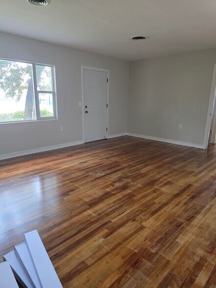Building Photo - 1734 W Tharpe St