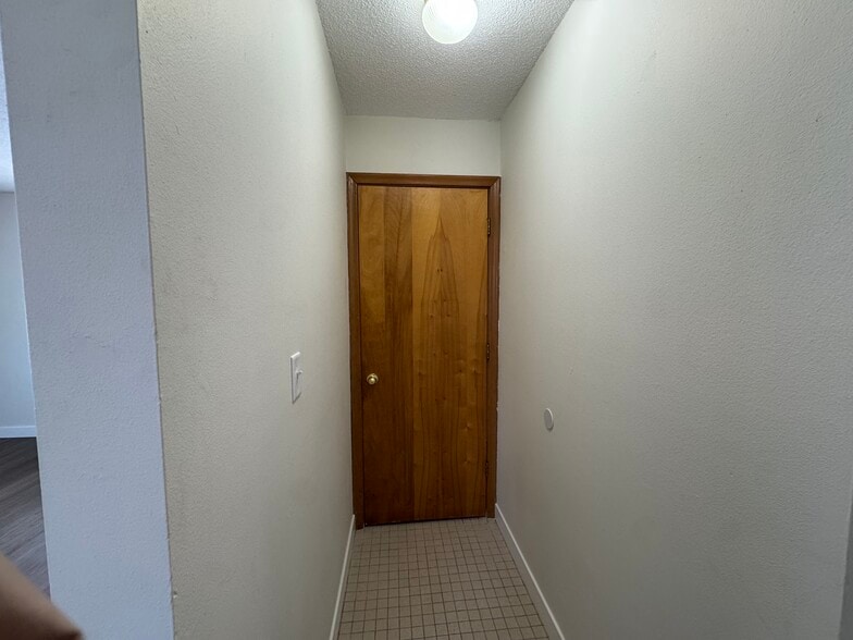 Building Photo - 712 10th St W