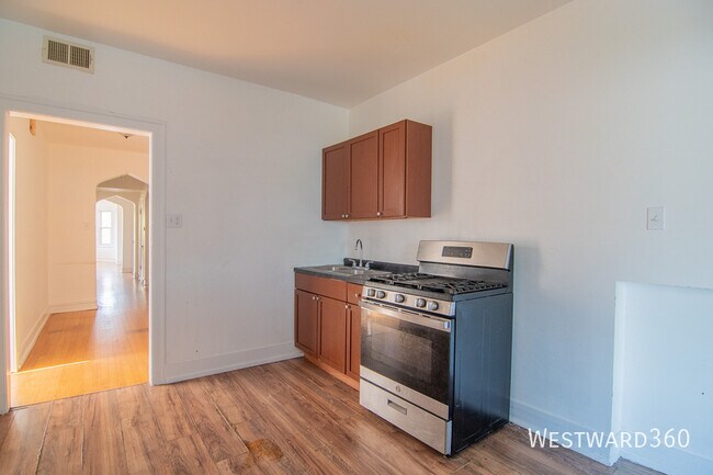 Building Photo - 7833 S Kingston Ave