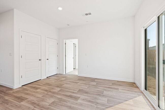 Building Photo - Brand New home in Clovis Unified School District with Solar!