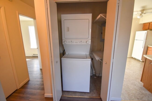 Building Photo - Two Bedroom Apartment in Jersey Shore with Many Amenities!