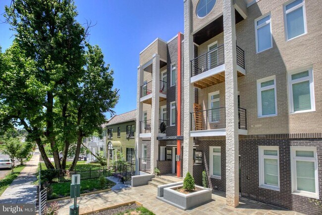 Building Photo - 1220 19th St NE
