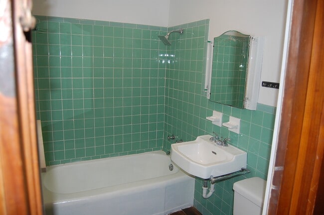 Building Photo - 1719 McClung Ave