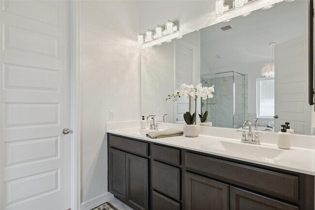 Building Photo - 16720 Horondelle Dr