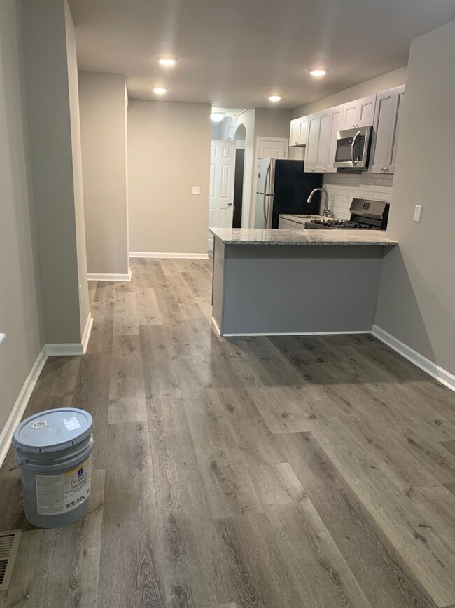 Building Photo - Newly Remodeled 3-bed / 3.5 bath Single Fa...