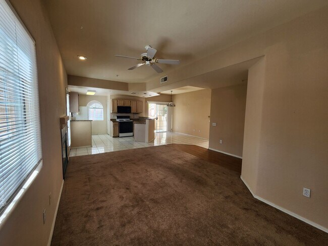 Building Photo - Fabulous First Floor Condo!