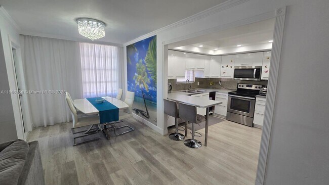 Building Photo - 1301 NE Miami Gardens Dr