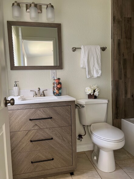 Building Photo - 20800 Sholic Rd